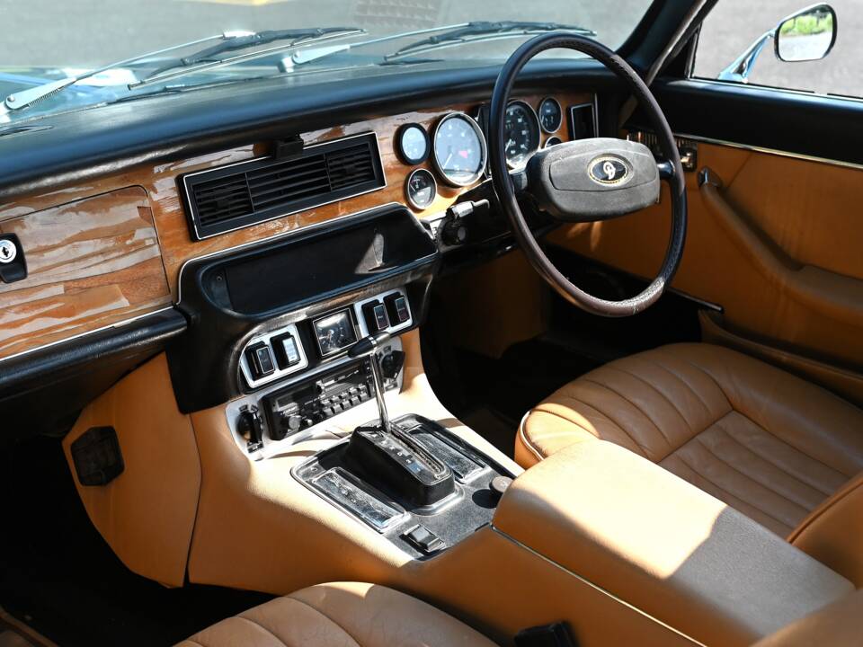 Bild 4/17 von Daimler Sovereign 4.2 (1977)