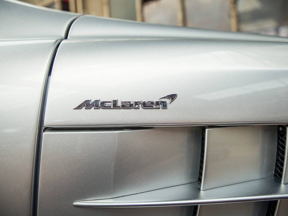 Image 38/61 of Mercedes-Benz SLR McLaren (2004)