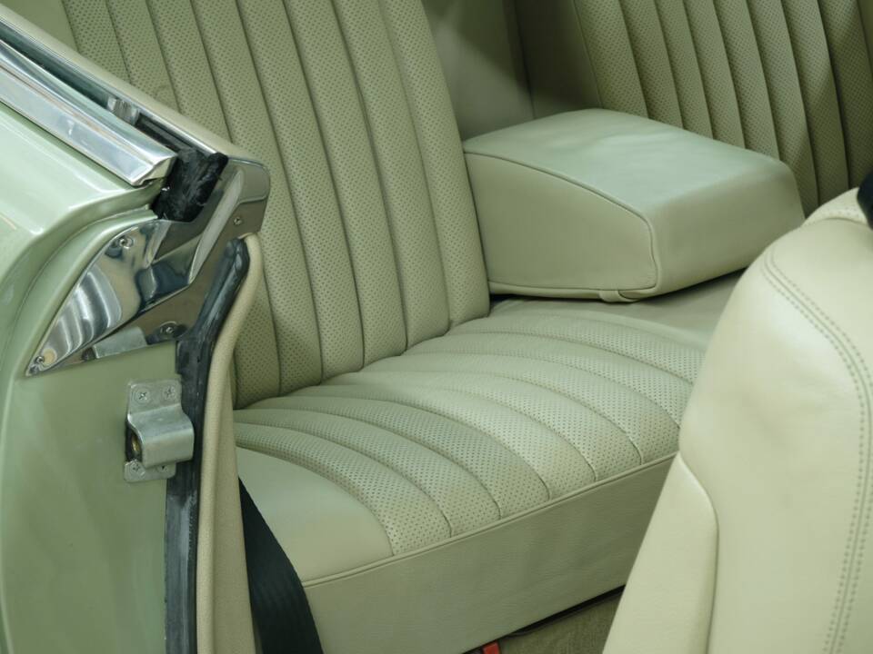 Image 30/50 de Mercedes-Benz 450 SLC 5,0 (1978)
