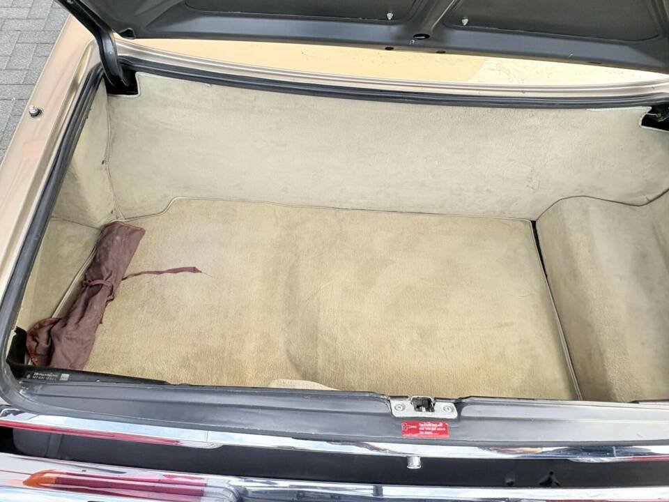Image 34/50 of Mercedes-Benz 560 SL (1987)