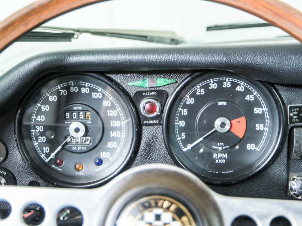 Image 16/47 de Jaguar E-Type (1969)