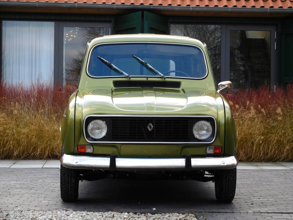 Image 15/89 de Renault R 4 TL (1979)