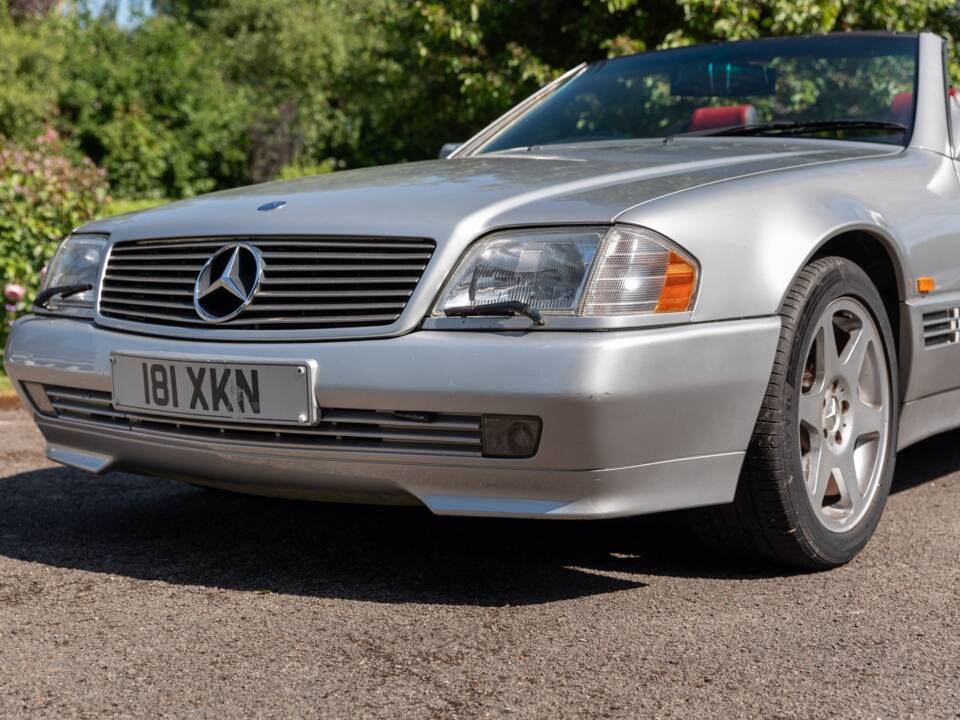 Image 41/50 of Mercedes-Benz SL 320 &quot;Mille Miglia&quot; (1995)