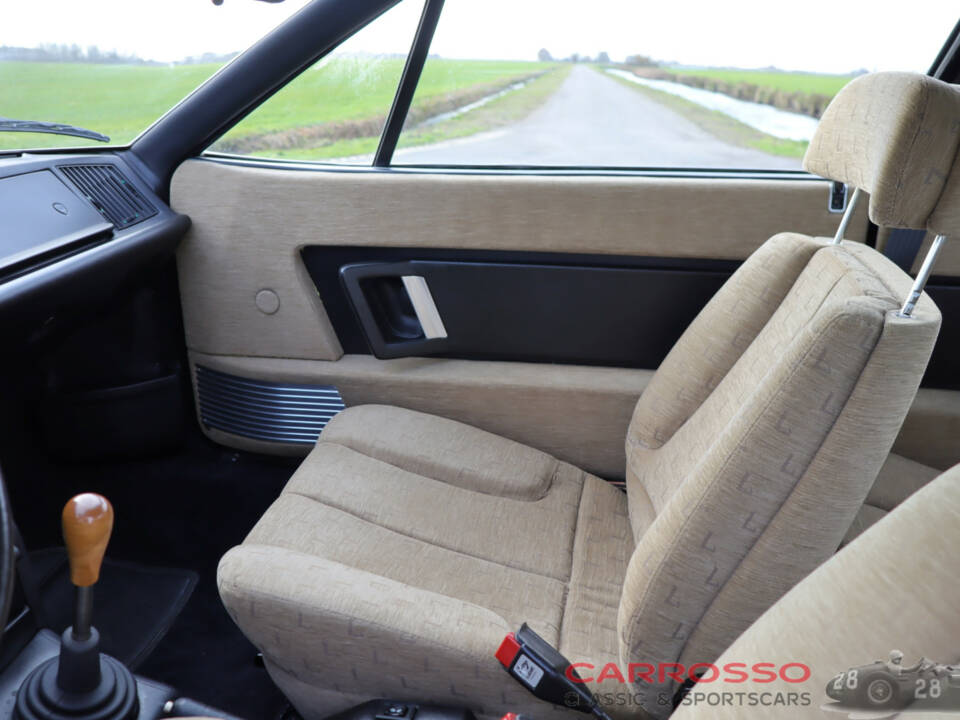 Image 23/50 de Lancia Gamma Coupe 2000 (1981)