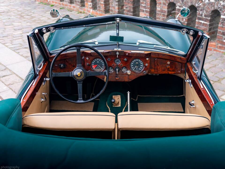 Image 22/29 de Jaguar XK 140 DHC (1955)