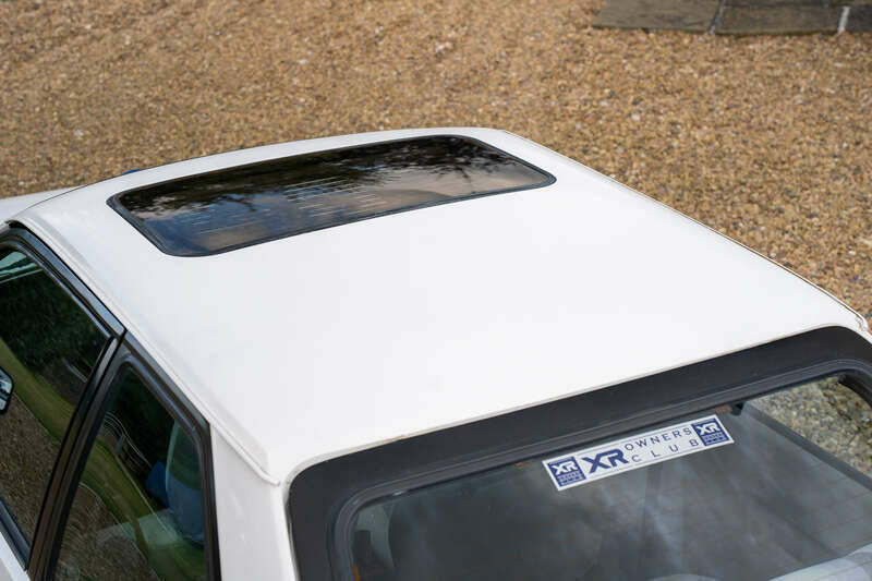 Image 24/50 of Ford Escort XR3i (1983)