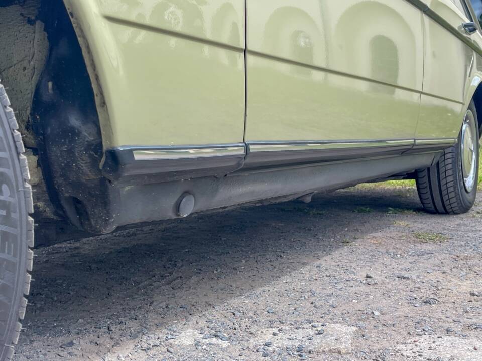 Image 18/34 of Mercedes-Benz 200 T (1983)