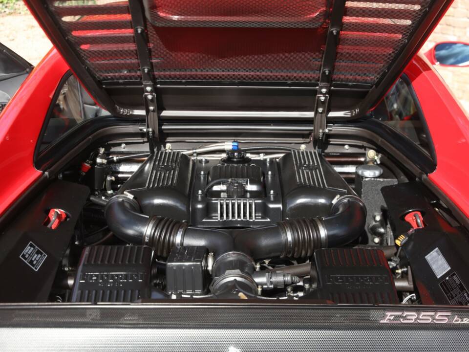 Bild 31/50 von Ferrari F 355 Berlinetta (1996)
