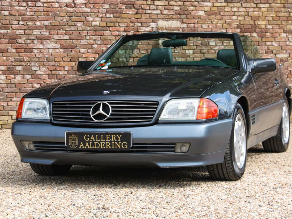 Image 13/50 of Mercedes-Benz 500 SL (1992)