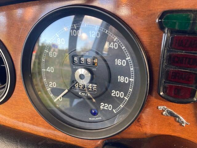 Image 20/60 of Jaguar XJ 6 4.2 (1972)