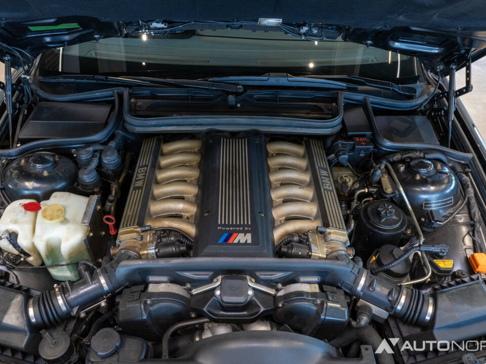 Image 21/46 of BMW 850CSi (1993)