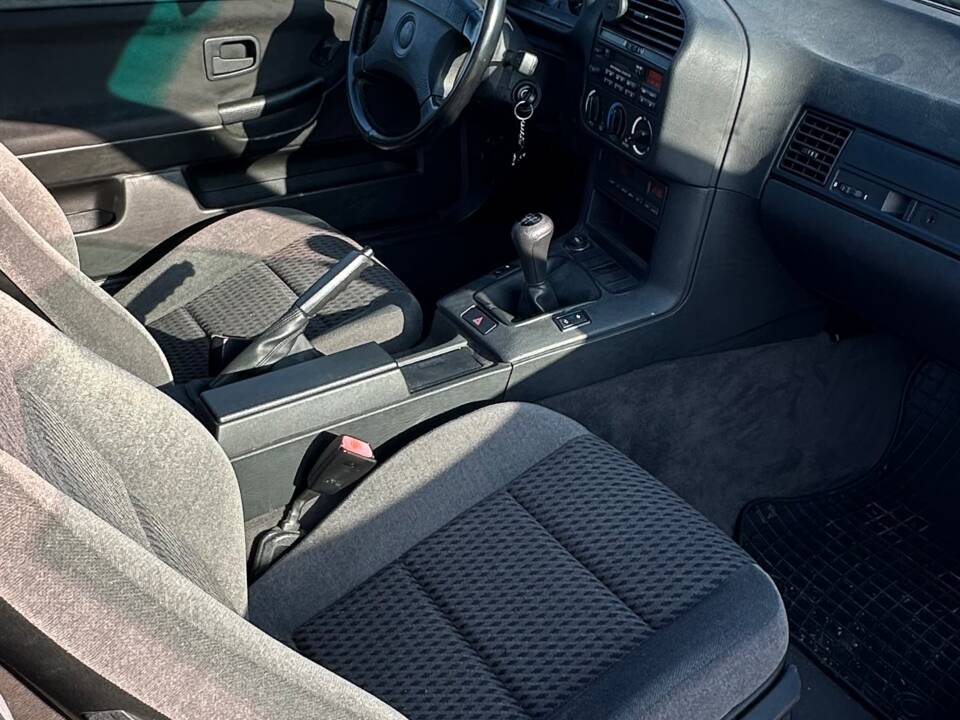 Bild 9/57 von BMW 320i (1993)
