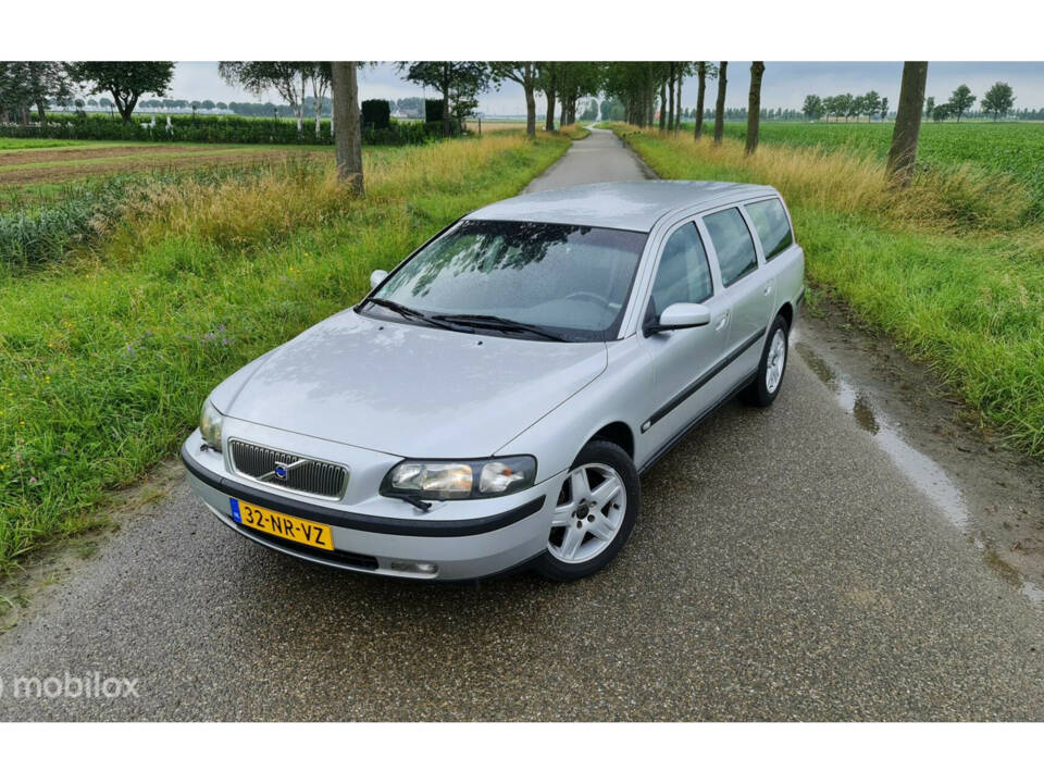 Image 33/46 de Volvo V 70 2.4 (2004)