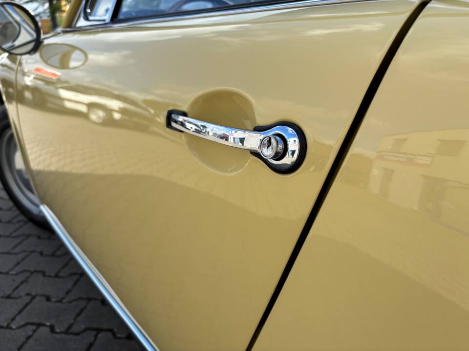 Image 22/70 of Porsche 912 (1965)