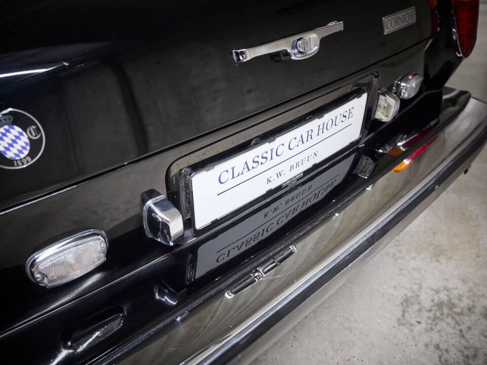 Image 32/99 of Rolls-Royce Corniche I (1979)