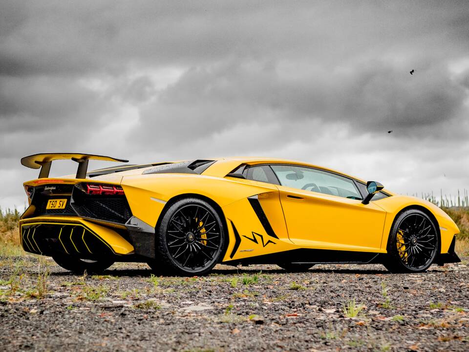 Image 3/21 of Lamborghini Aventador LP 750-4 SV (2016)