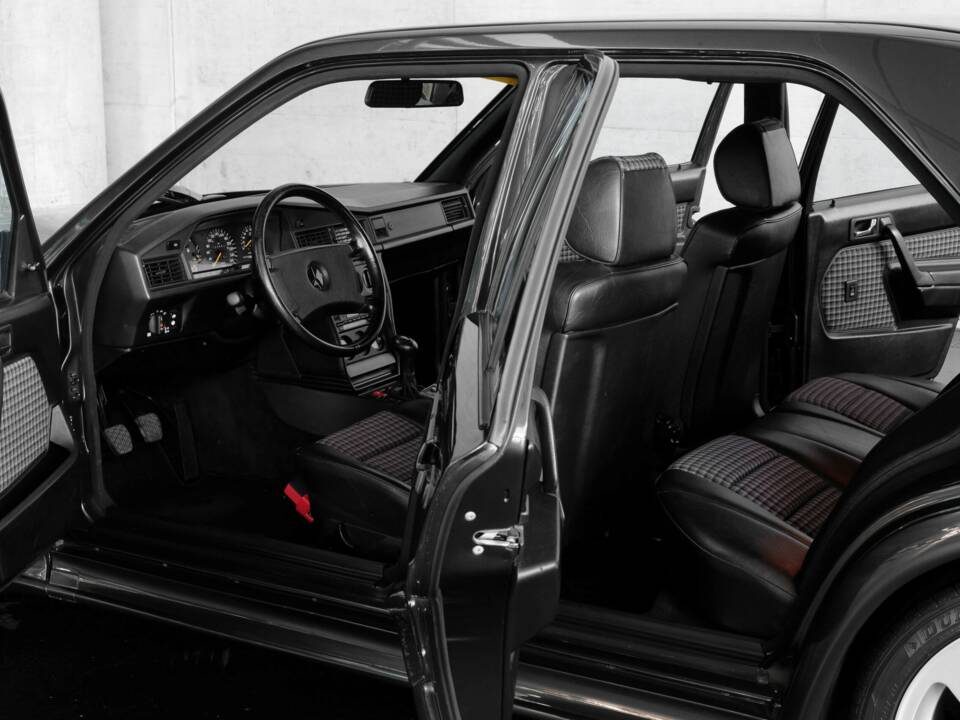 Imagen 35/50 de Mercedes-Benz 190 E 2.5-16 Evolution II (1990)