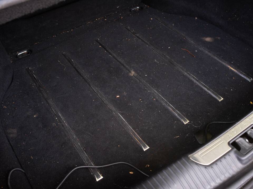 Image 19/50 of Jaguar XJ 5.0 (2011)