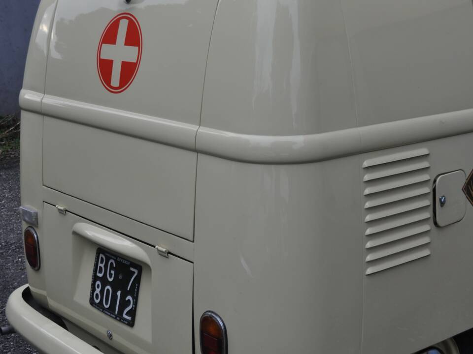 Image 5/31 of Volkswagen T1 minibus (1962)