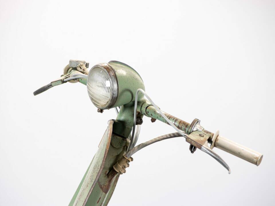 Image 29/50 de Piaggio Vespa 125 (1953)