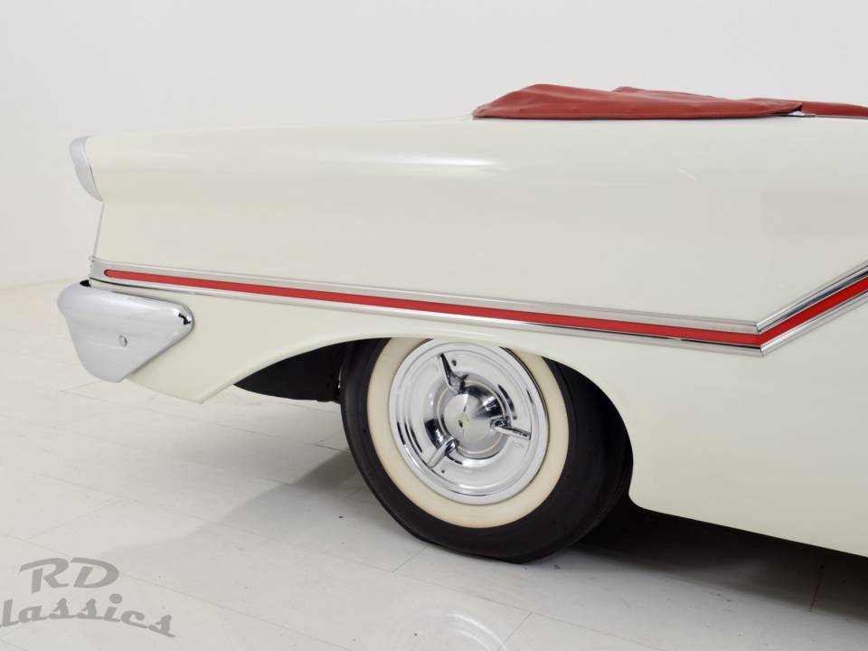 Image 13/50 of Oldsmobile Super 88 Convertible (1957)