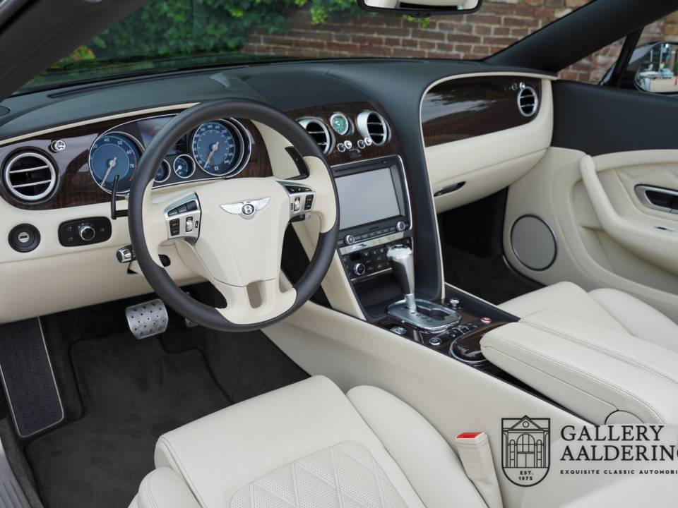 Image 3/50 of Bentley Continental GTC V8 (2014)