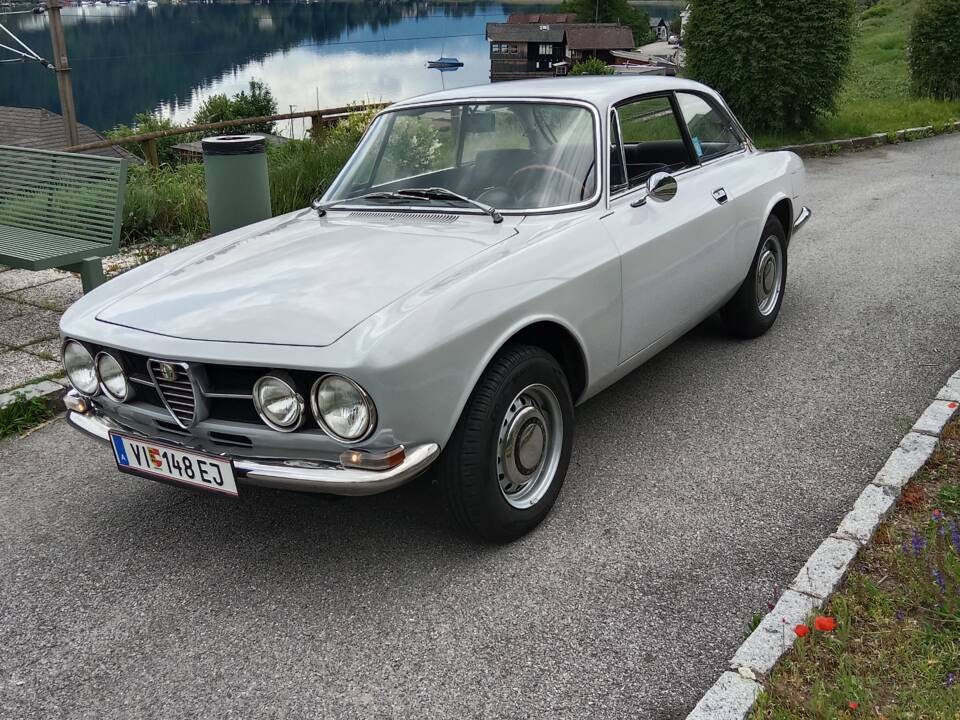 Image 1/25 of Alfa Romeo 1750 GT Veloce (1969)