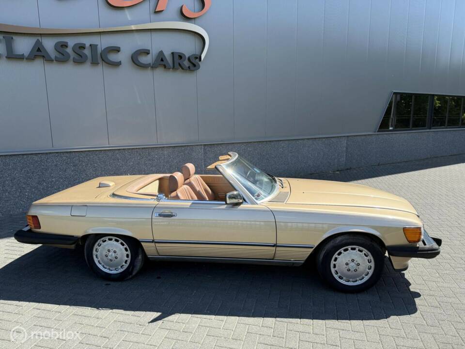 Immagine 16/41 di Mercedes-Benz 560 SL (1986)