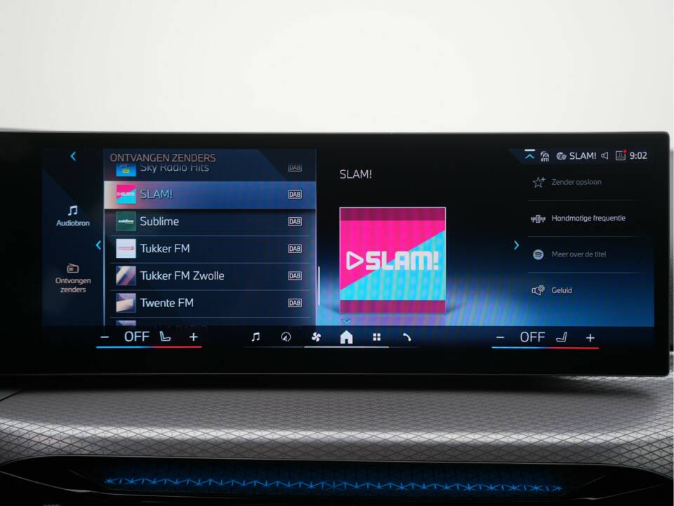 Image 17/50 of BMW 330i xDrive Touring (2025)