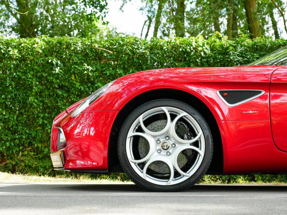 Image 2/50 of Alfa Romeo 8C Spider (2010)