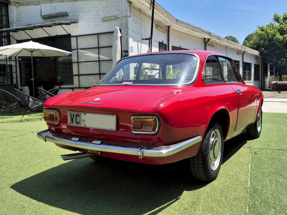 Afbeelding 14/63 van Alfa Romeo Giulia GT 1300 Junior (1971)