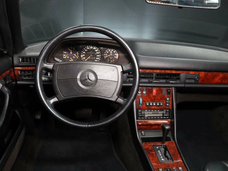 Image 14/30 of Mercedes-Benz 560 SEC (1989)