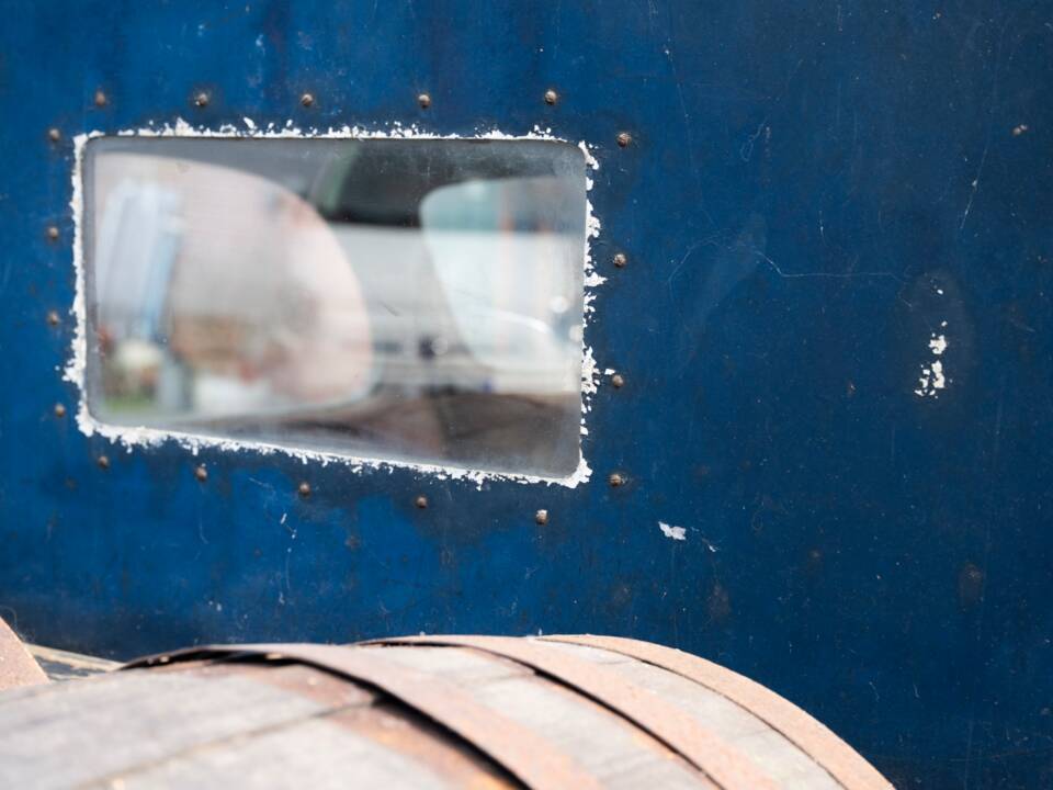 Image 102/134 of Ford V8 (1937)