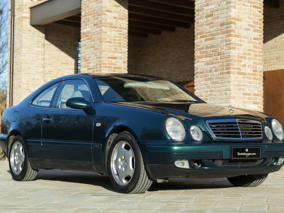 Image 9/50 of Mercedes-Benz CLK 200 (1997)