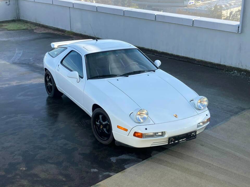 Imagen 3/15 de Porsche 928 GTS (1995)