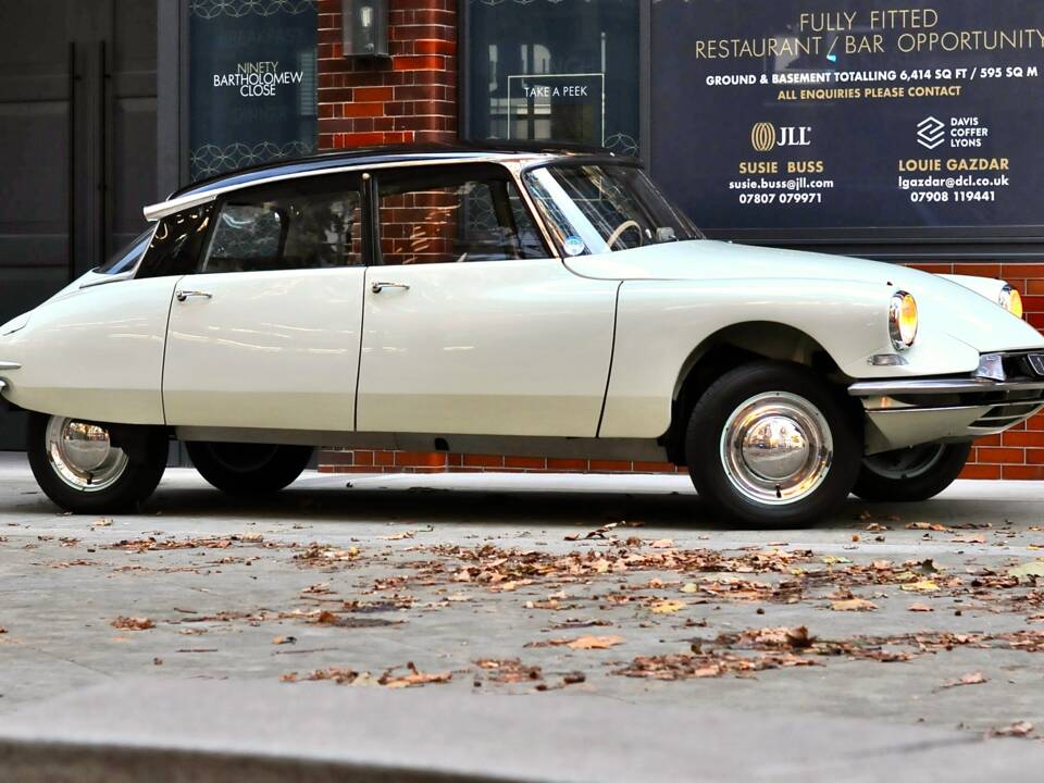 Image 22/77 de Citroën DS 19 (1958)