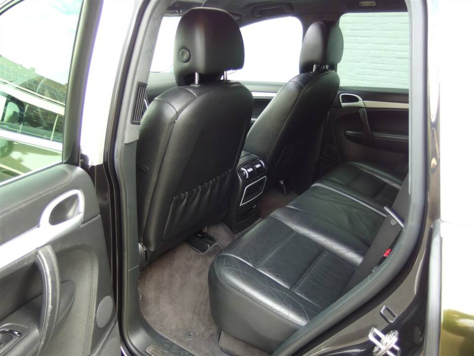 Image 65/99 of Porsche Cayenne Turbo (2007)