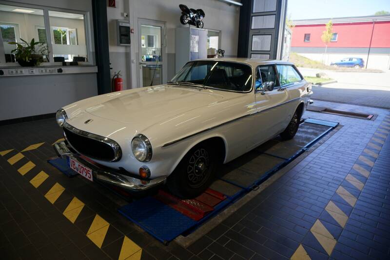 Image 1/33 of Volvo 1800 ES (1972)