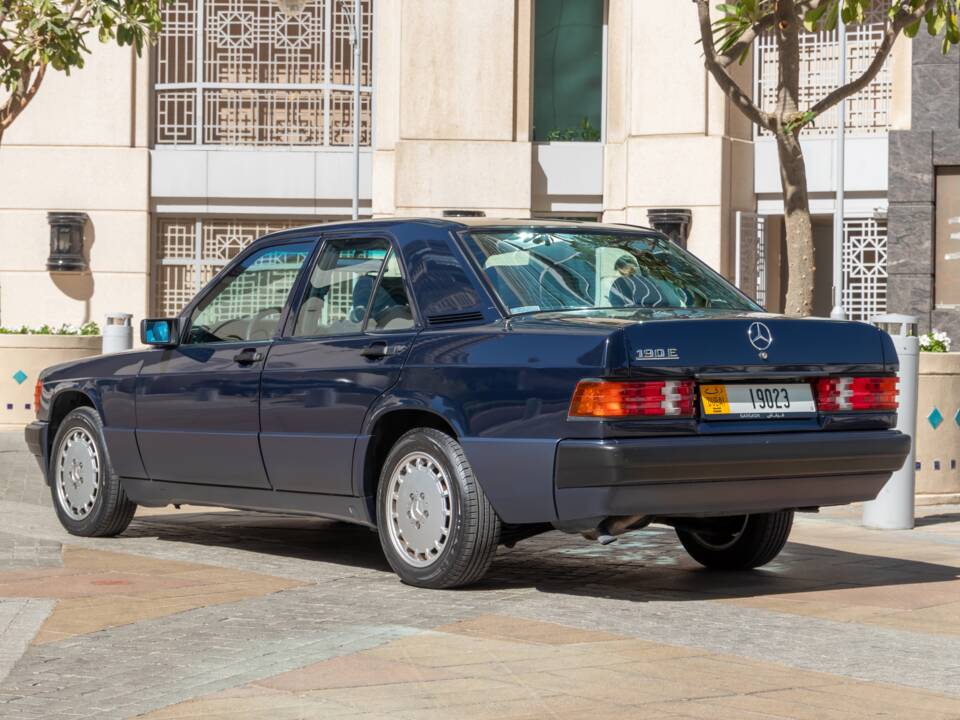 Imagen 13/69 de Mercedes-Benz 190 E (1988)