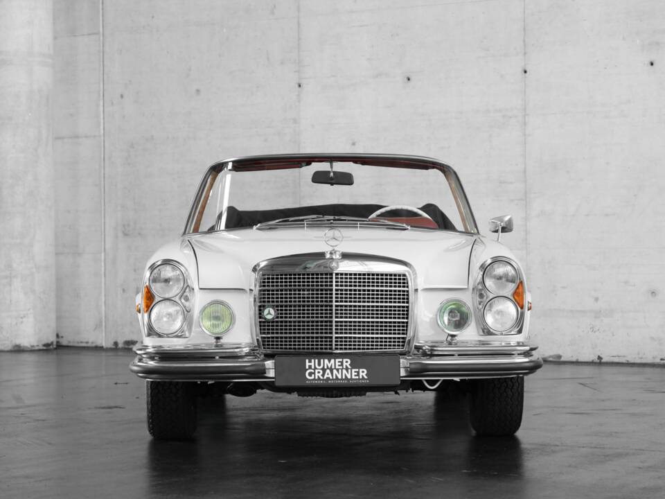 Image 14/50 of Mercedes-Benz 280 SE 3,5 (1969)