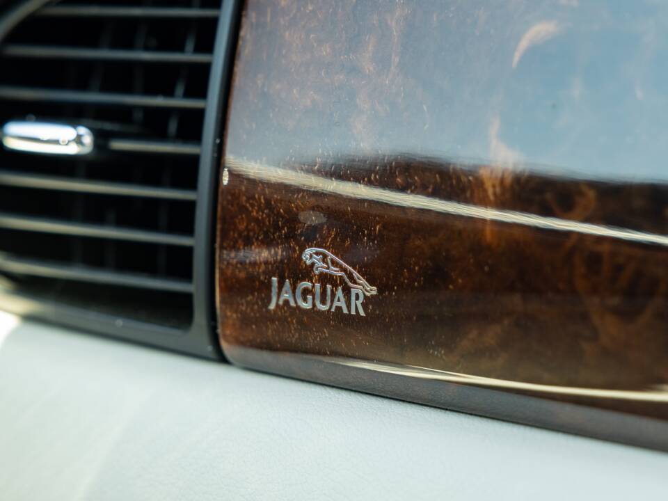 Image 7/43 of Jaguar XJR (2003)