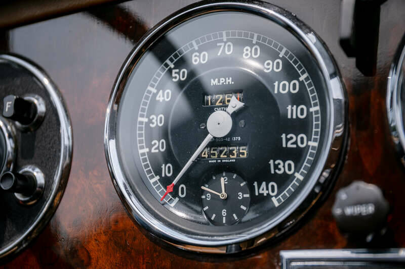 Image 10/50 of Aston Martin DB 2&#x2F;4 Mk I DHC (1954)