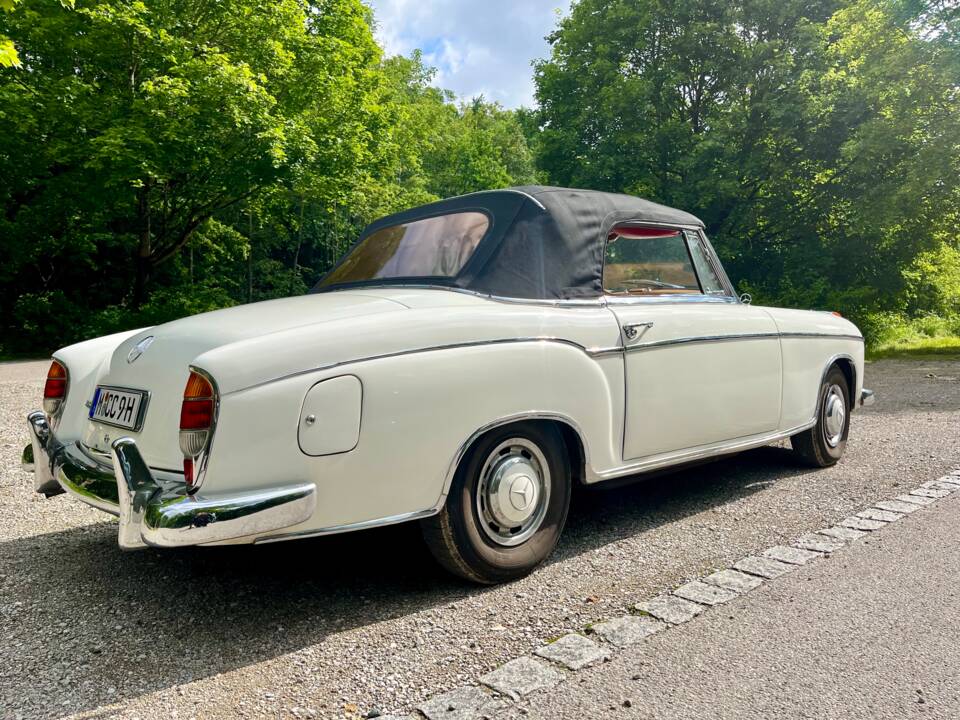 Image 7/55 of Mercedes-Benz 220 S Cabriolet (1957)