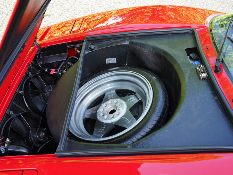 Image 32/50 of Ferrari 328 GTS (1986)