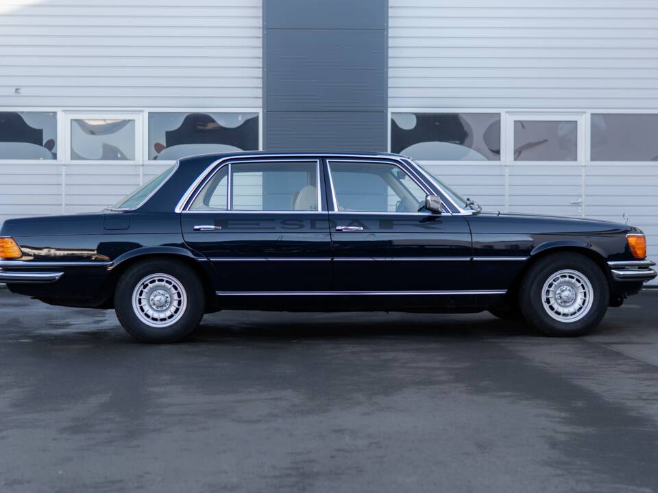 Image 15/30 of Mercedes-Benz 450 SEL 6,9 (1977)