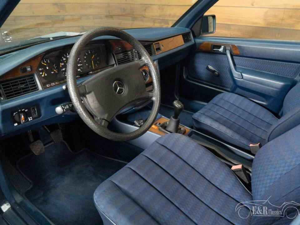 Imagen 13/19 de Mercedes-Benz 190 D (1990)