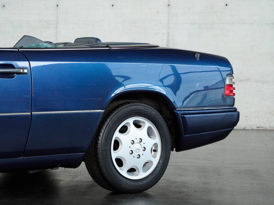 Bild 9/50 von Mercedes-Benz E 200 (1996)