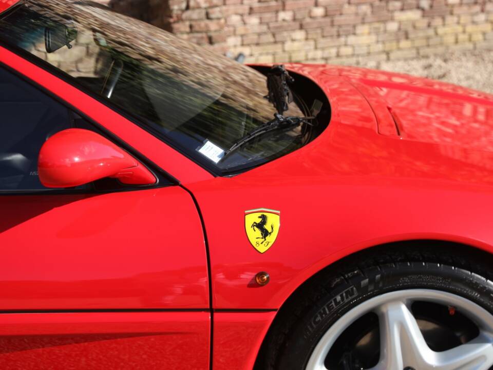 Bild 34/50 von Ferrari F 355 Berlinetta (1996)