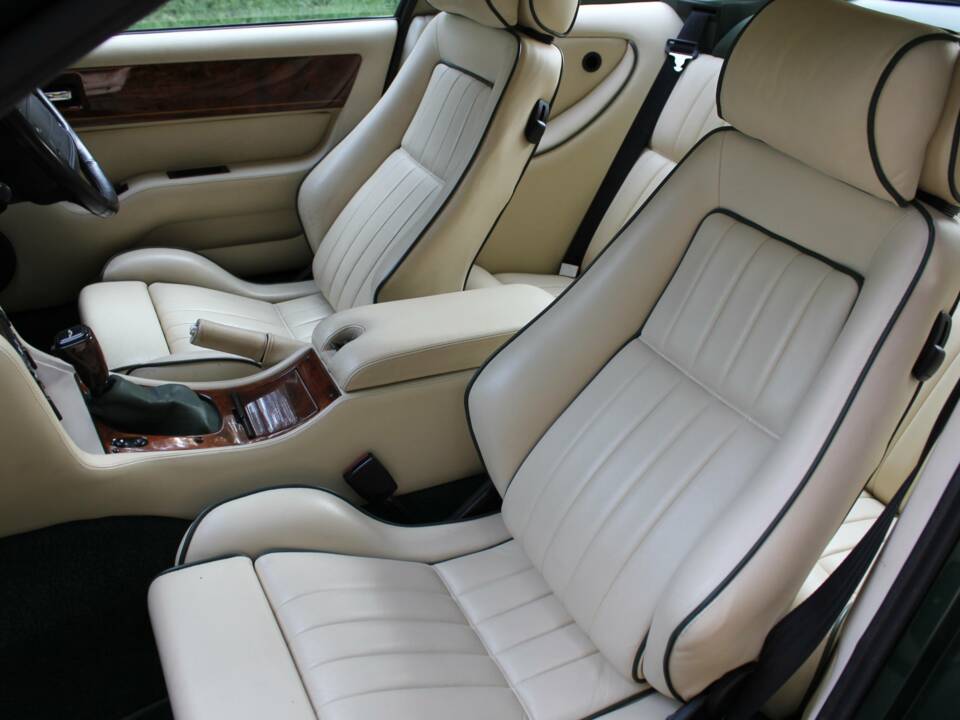 Bild 13/14 von Aston Martin V8 Coupé (1996)