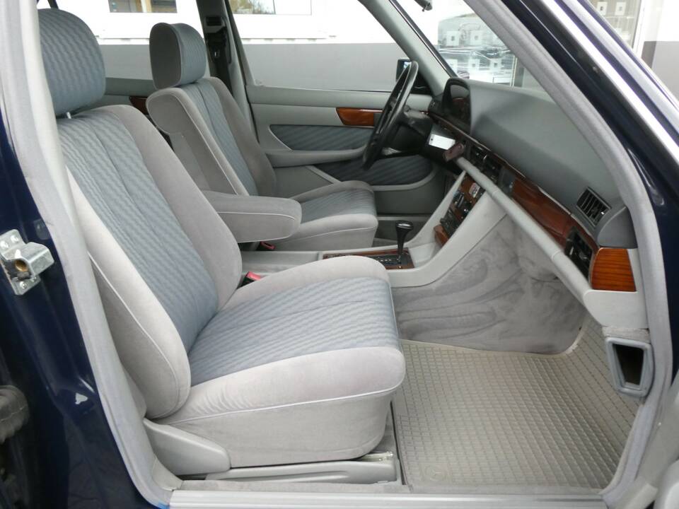 Bild 13/21 von Mercedes-Benz 300 SE (1990)